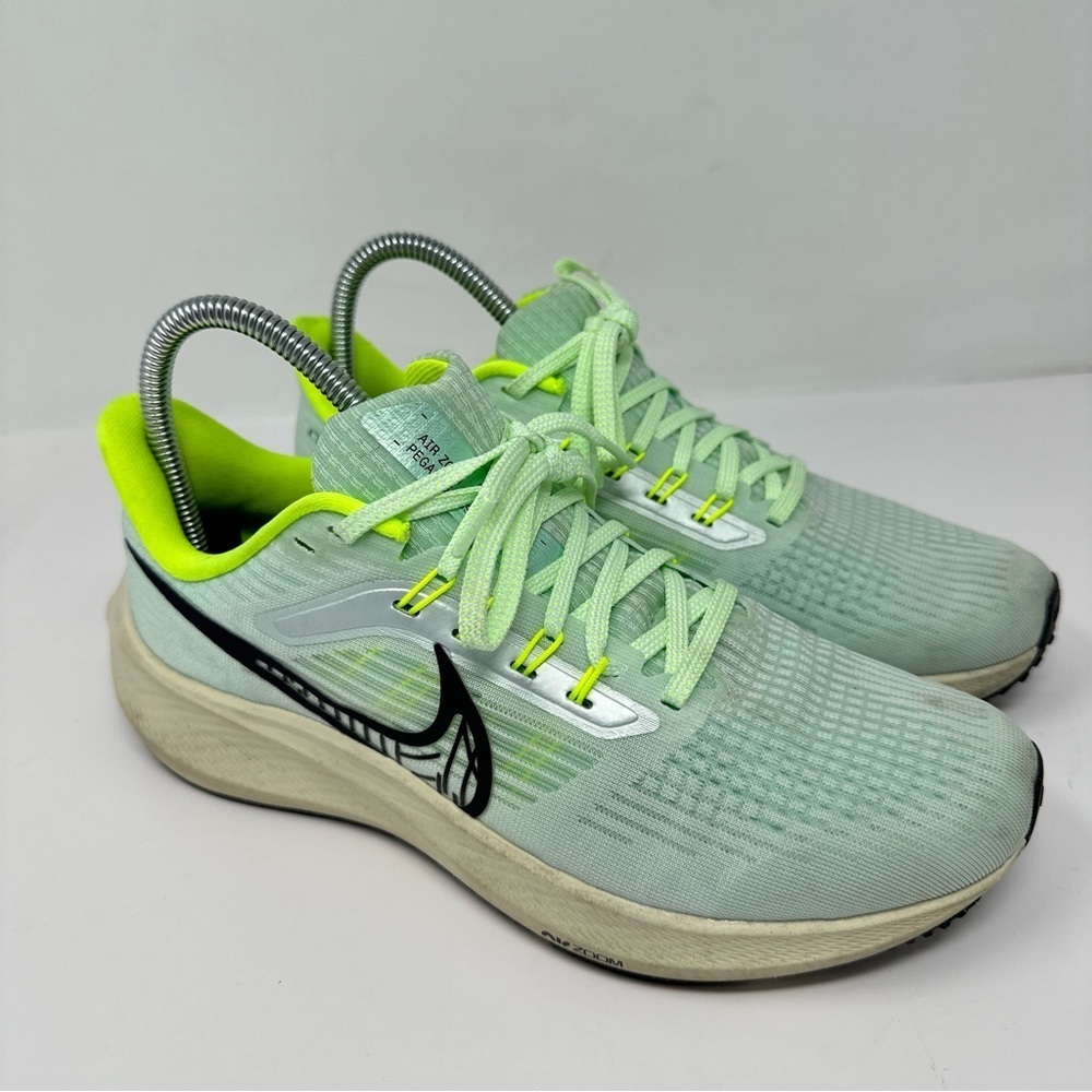 Nike Air Zoom Pegasus 39 Athletic Running Shoes